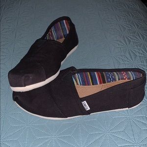 Women’s Toms size 10